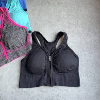 نیم تنه زیپ دار سیملس طرح پشت قهرمانی مشکی