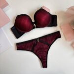 شورت و سوتین اسفنجی طرح وی برند ویلا نوا کد 3003 زرشکی